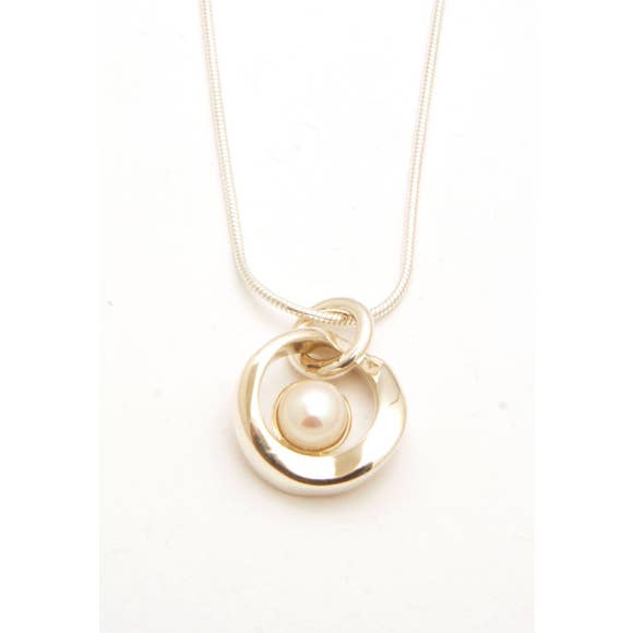 Pearl-Pendant-With-Chain-Tamara-Kelly-Eclipse-Gallery